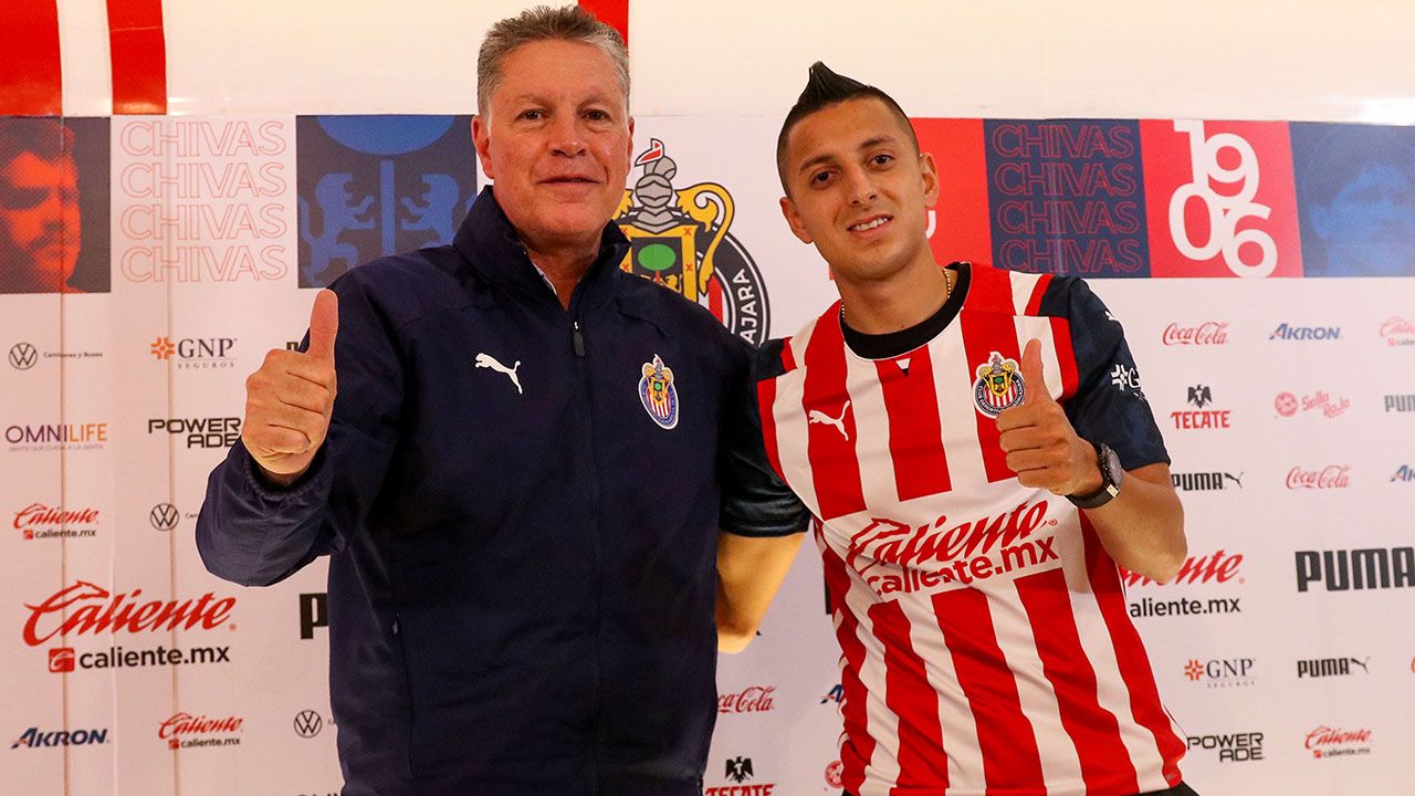 “Chivas es una vitrina muy grande para que te vean en la Selección y para poder salir a Europa. Lo platiqué mucho con mi familia y estoy muy contento de estar aquí”