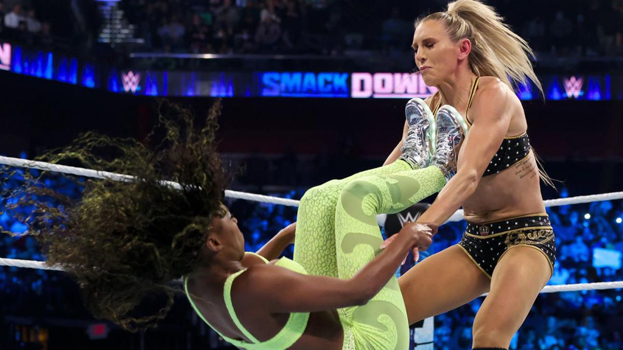 Charlotte Flair retuvo el título, pero tiene que agradecerle a Sonya Blade