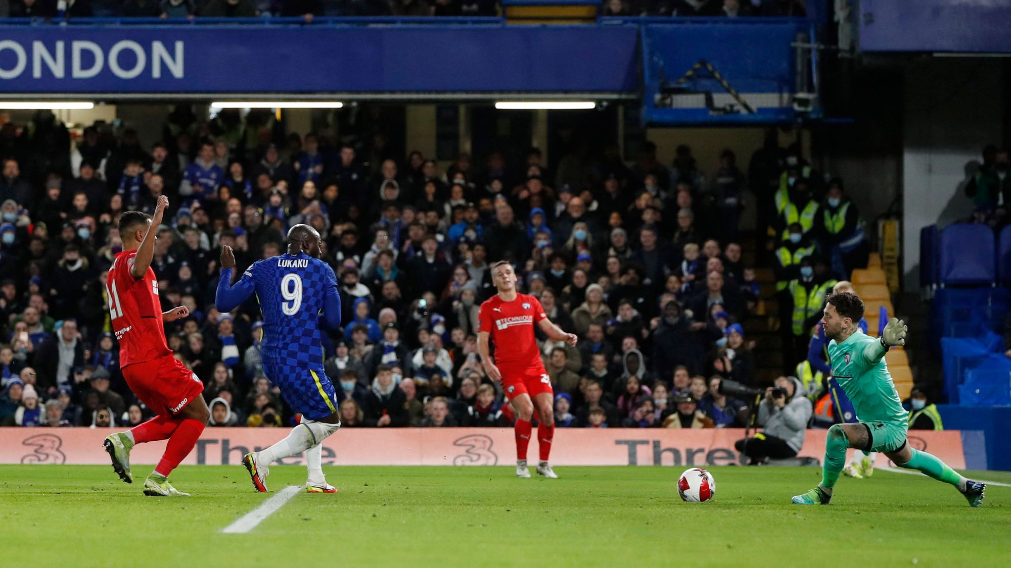 Chelsea avanzó a la cuarta ronda de la FA Cup sin despeinarse y con goleada