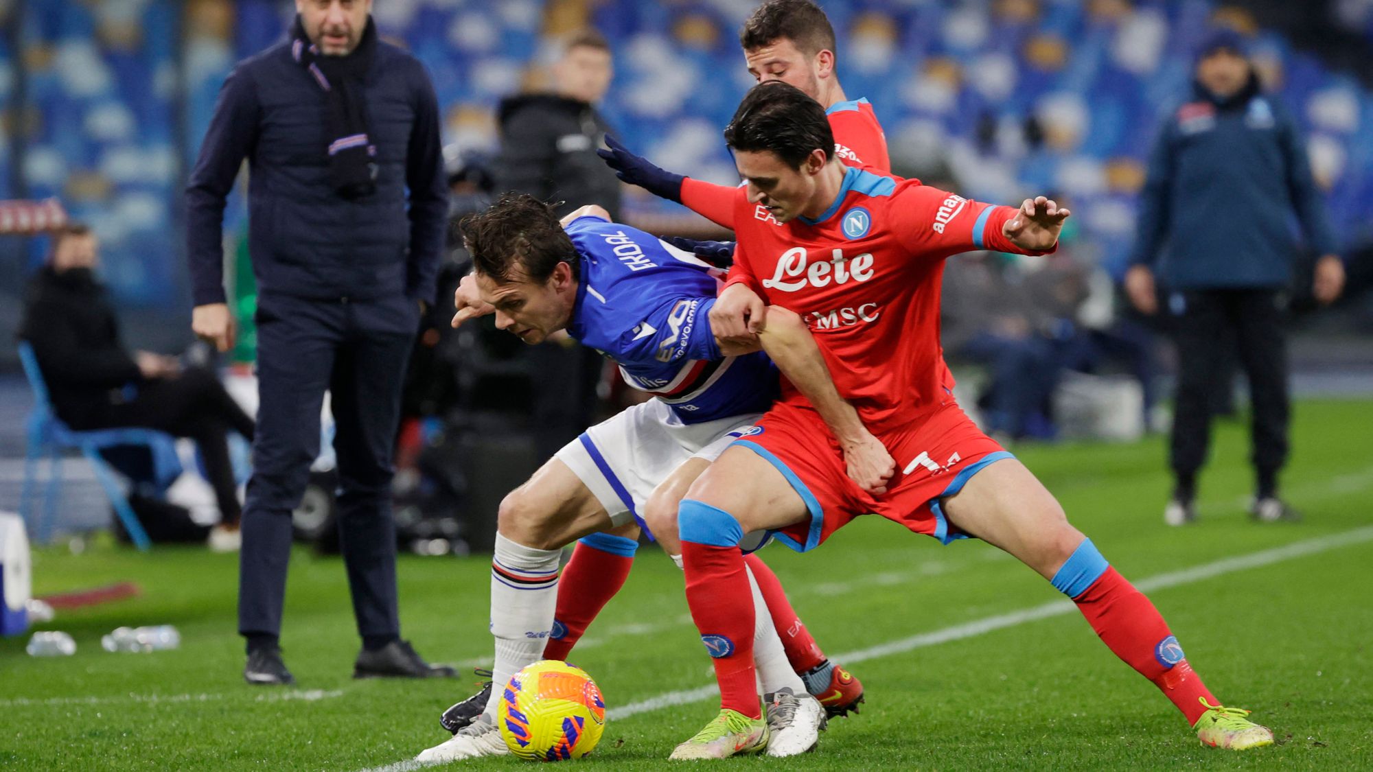 Un golazo de Andrea Petagna le da otra vida a Napoli en la Serie A