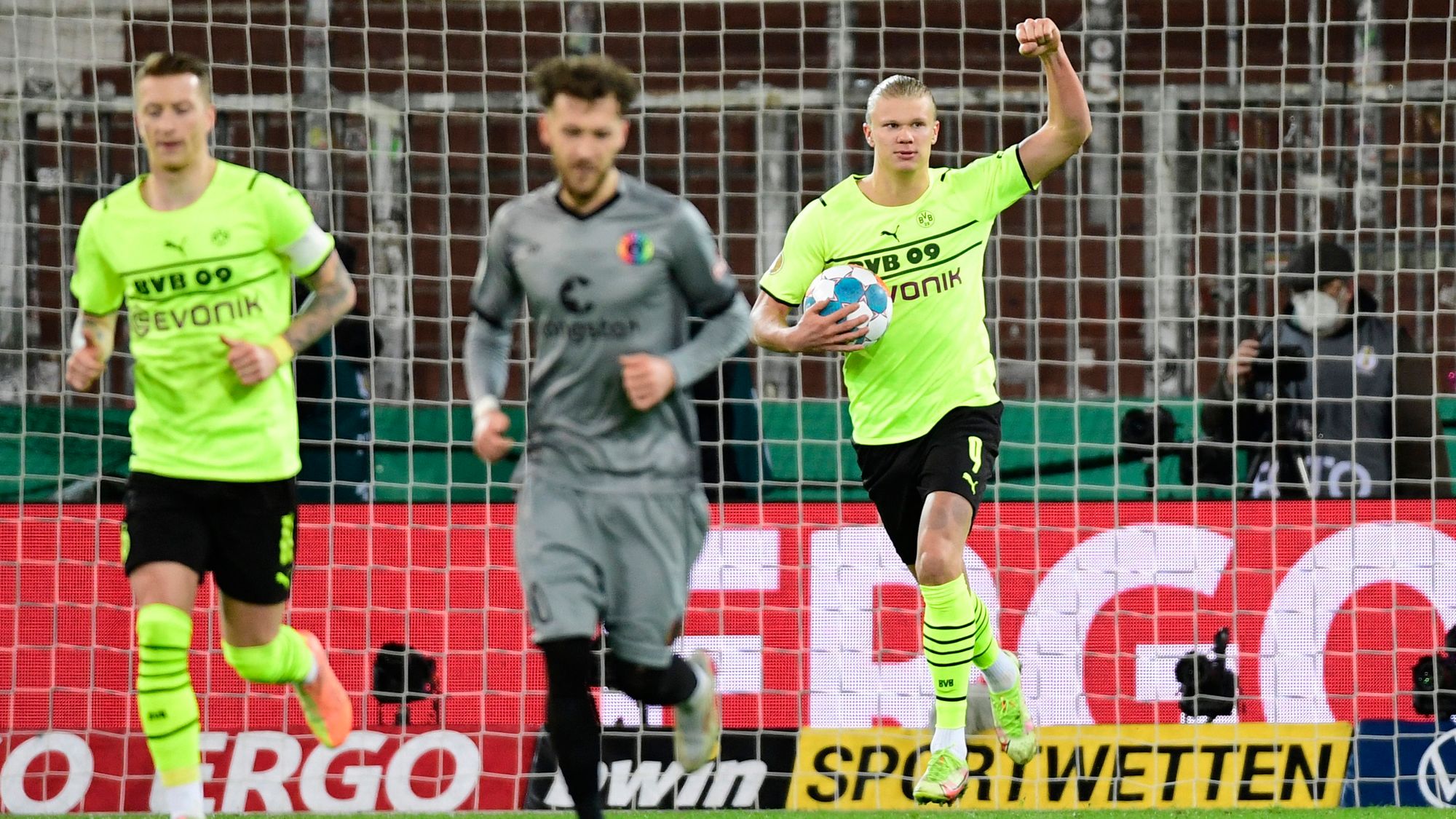 St. Pauli vence al campeón y la Pokal se queda sin Bayern Munich y Dortmund