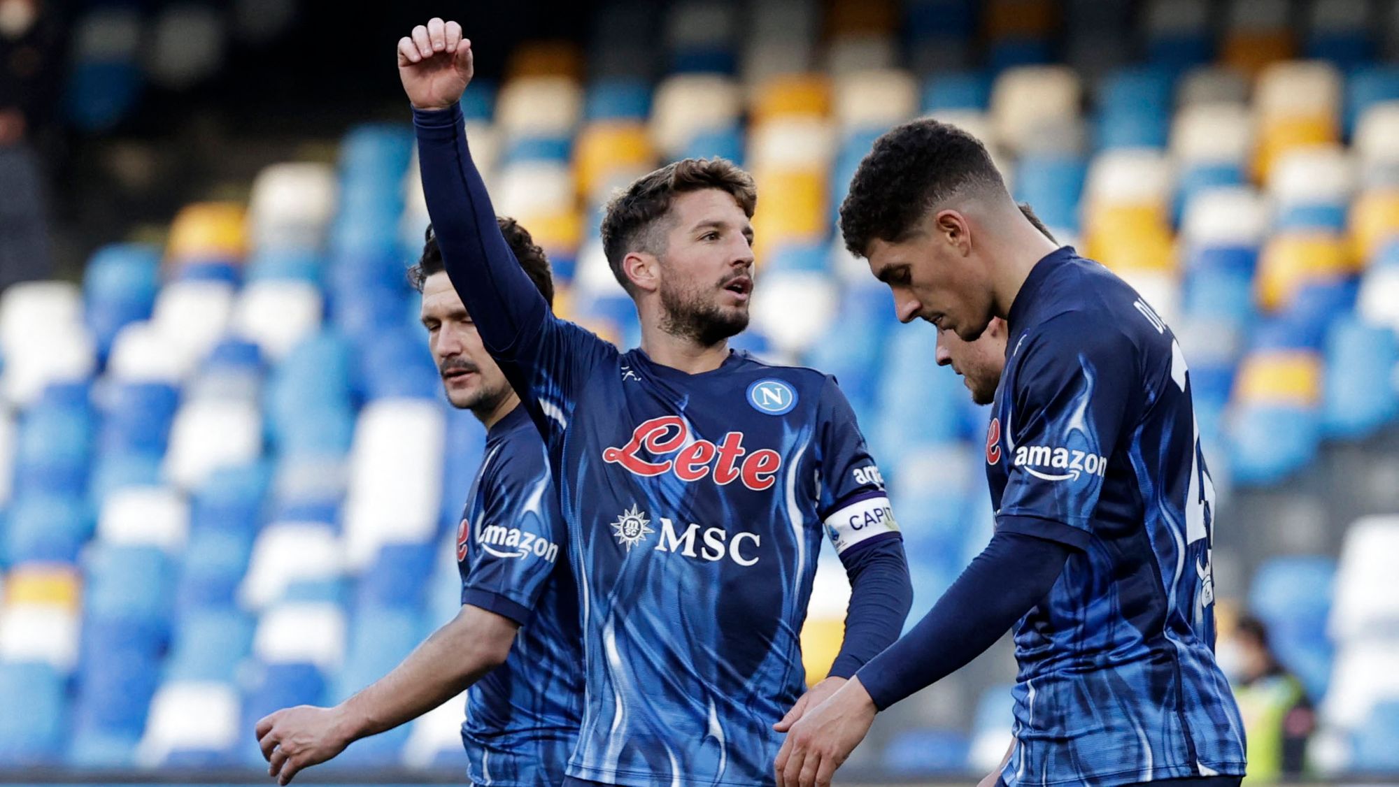 Napoli goleó a Salernitana y apretó la parte alta de la Serie A