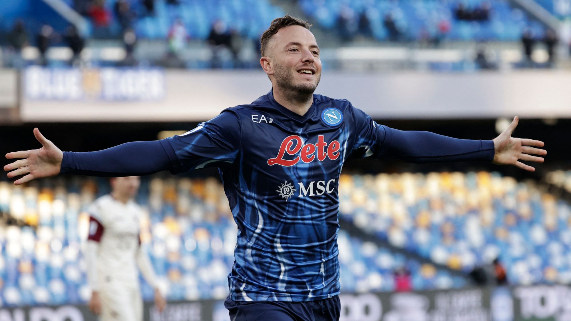 Napoli goleó a Salernitana y apretó la parte alta de la Serie A