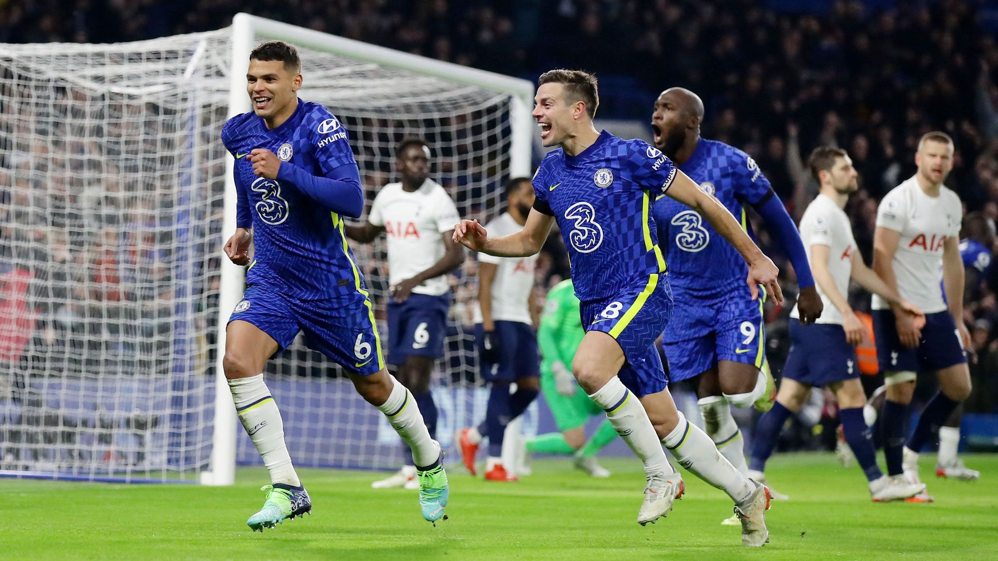 Chelsea se llevó el derbi y se reencontró con la victoria en la Premier League