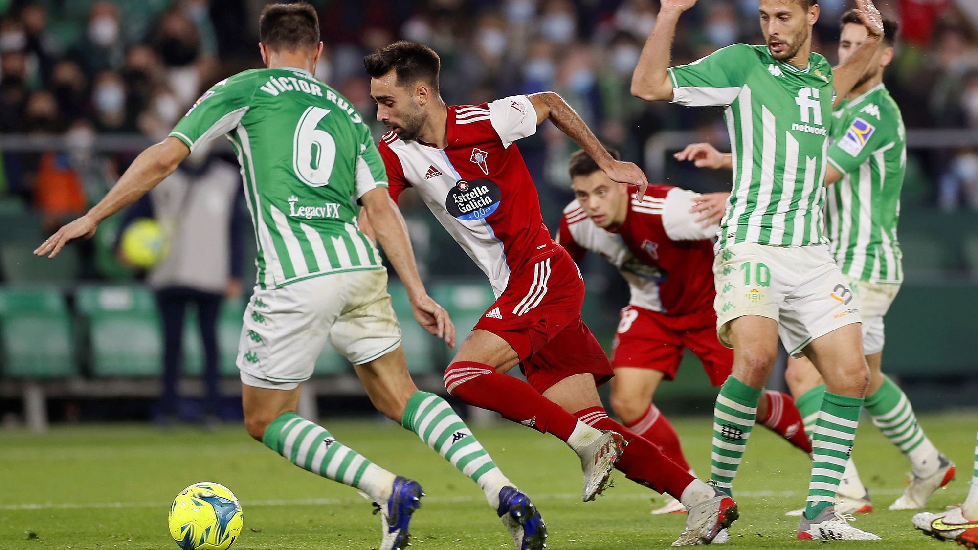 Andrés Guardado y Diego Lainez fueron titulares en la derrota de Betis ante Celta de Vigo