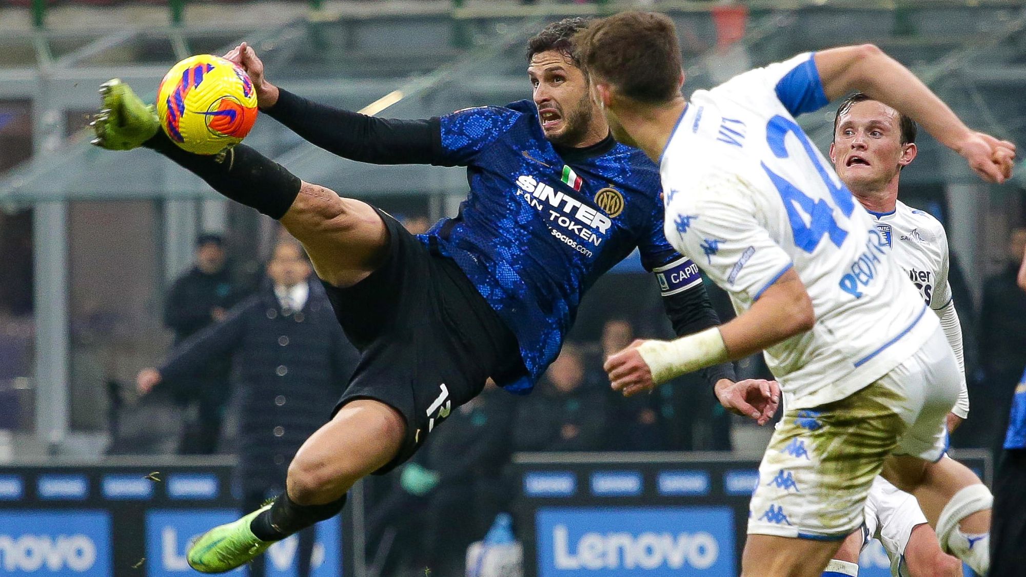 Inter sufrió ante Empoli, pero remontó y avanzó en la Coppa Italia