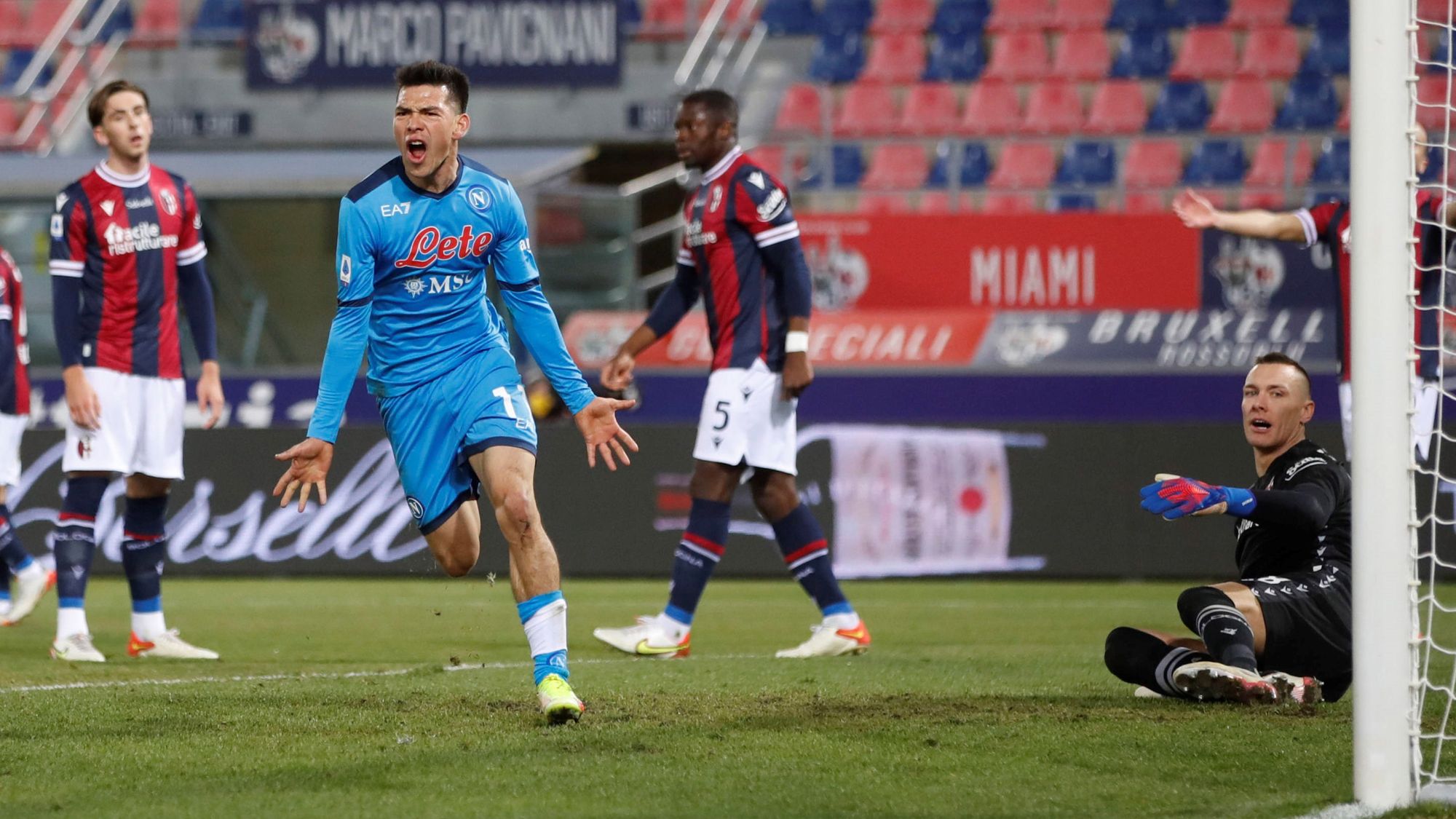 'Chucky' Lozano marcó doblete en Serie A frente a Bolonia 'Chucky' Lozano marcó doblete en Serie A frente a Bolonia
