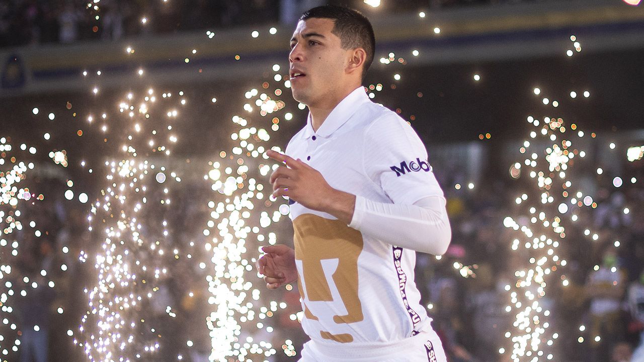 8. Erik Lira, mediocampista mexicano de 21 años: A Cruz Azul de Pumas