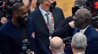 Michael Jordan y LeBron James encabezan el equipo del 75 aniversario de la NBA