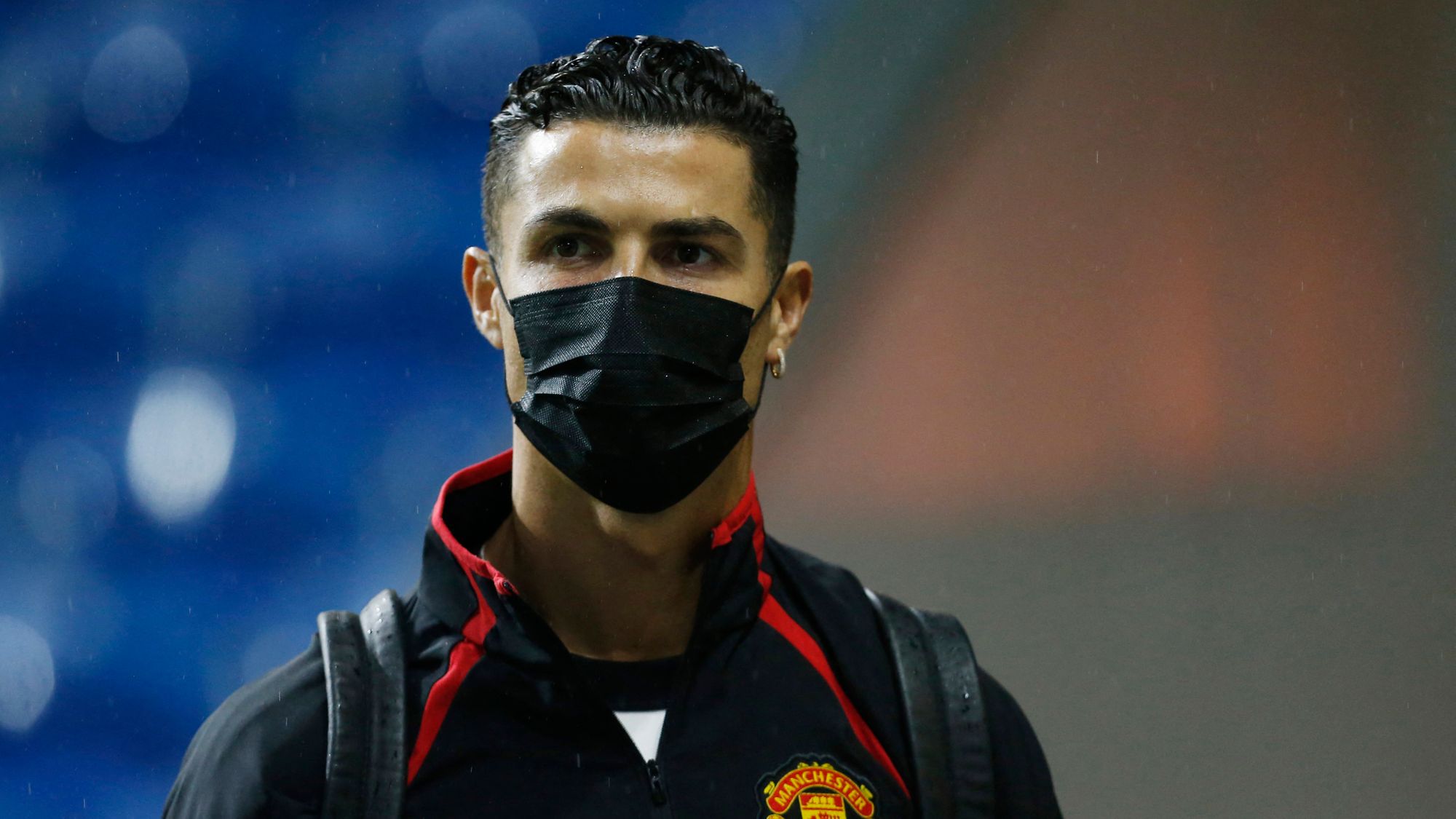 Cristiano Ronaldo a la banca frente a Burnley, así vivió la suplencia