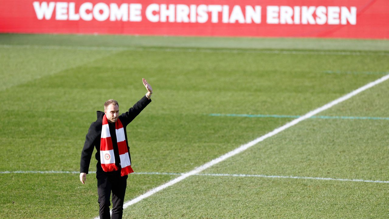 Christian Eriksen recibió la primera ovación de la afición de Brentford