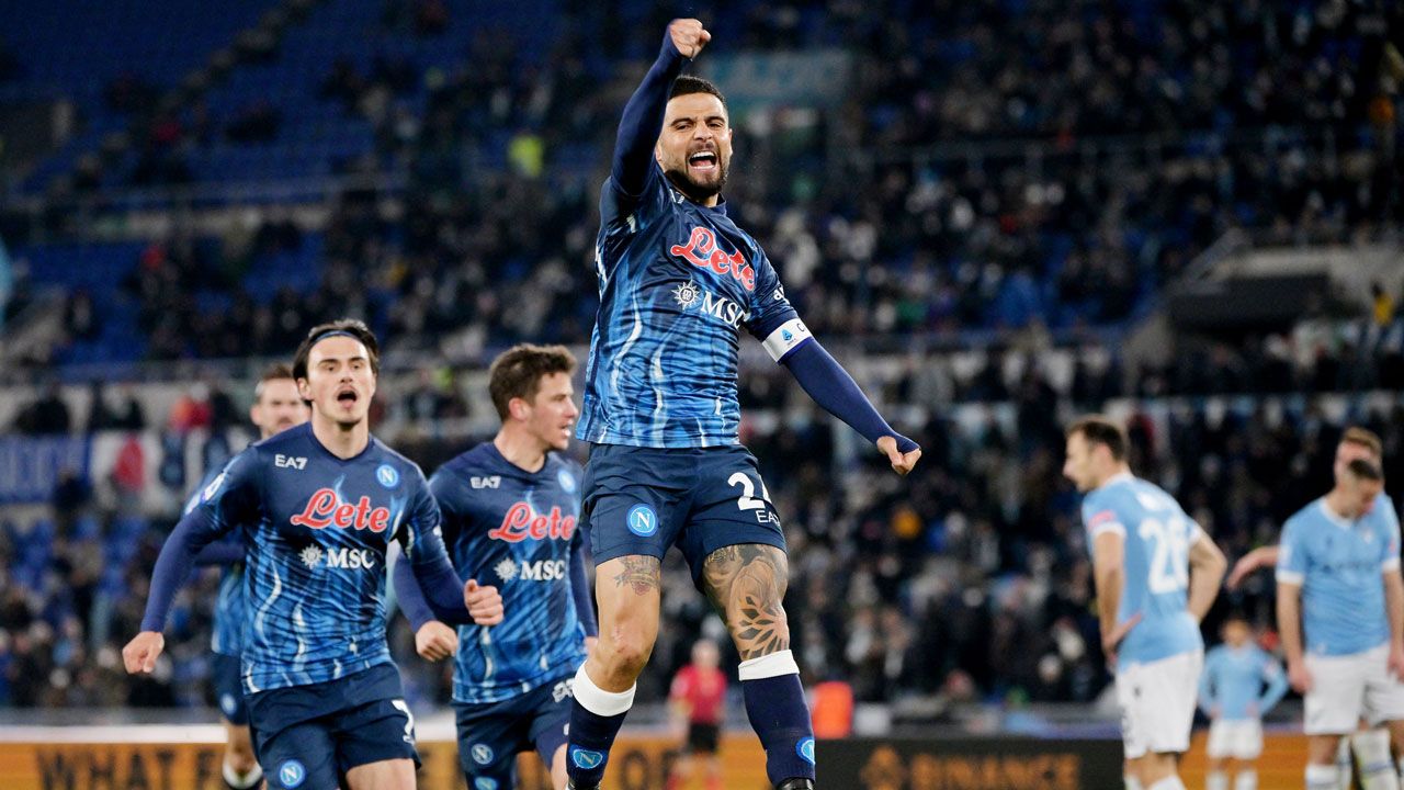 Napoli ató el liderato de la Serie A de último minuto