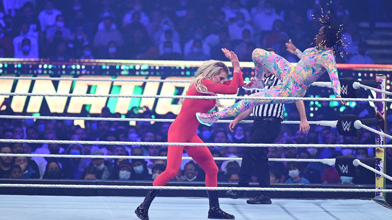 Así fue el triunfo de Ronda Rousey con una mano amarrada en Elimination Chamber