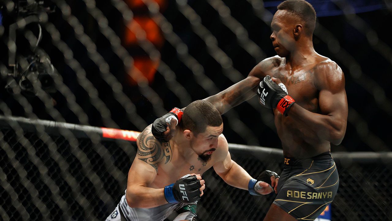 Complicada pero exitosa defensa de Israel Adesanya en UFC 272