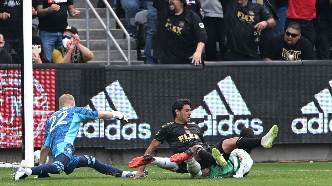 Carlos Vela marca hat-trick y LAFC inicia la temporada con victoria