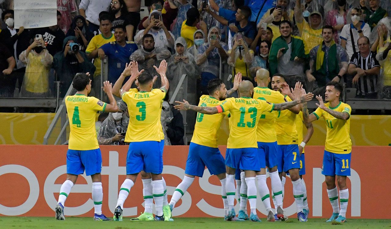 Brasil hunde a Paraguay con goleada