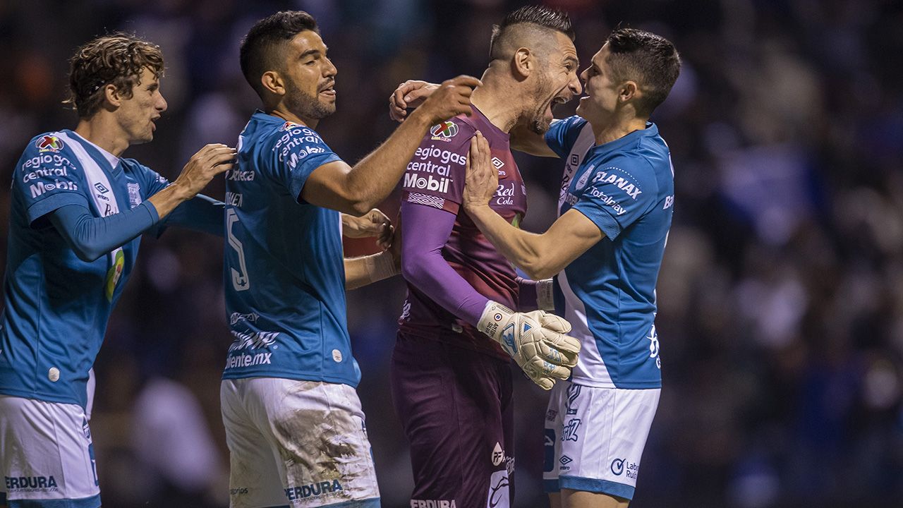 A Puebla no le hace probar nada, pero igual lo hace. El líder venció 1-0 Rayados, la plantilla más costosa del futbol mexicano, que además jugó con uno más casi todo el segundo tiempo.