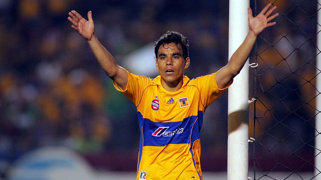 Omar Bravo (retirado): Tres etapas en Chivas y una en Tigres, que lo trajo de Europa en 2009