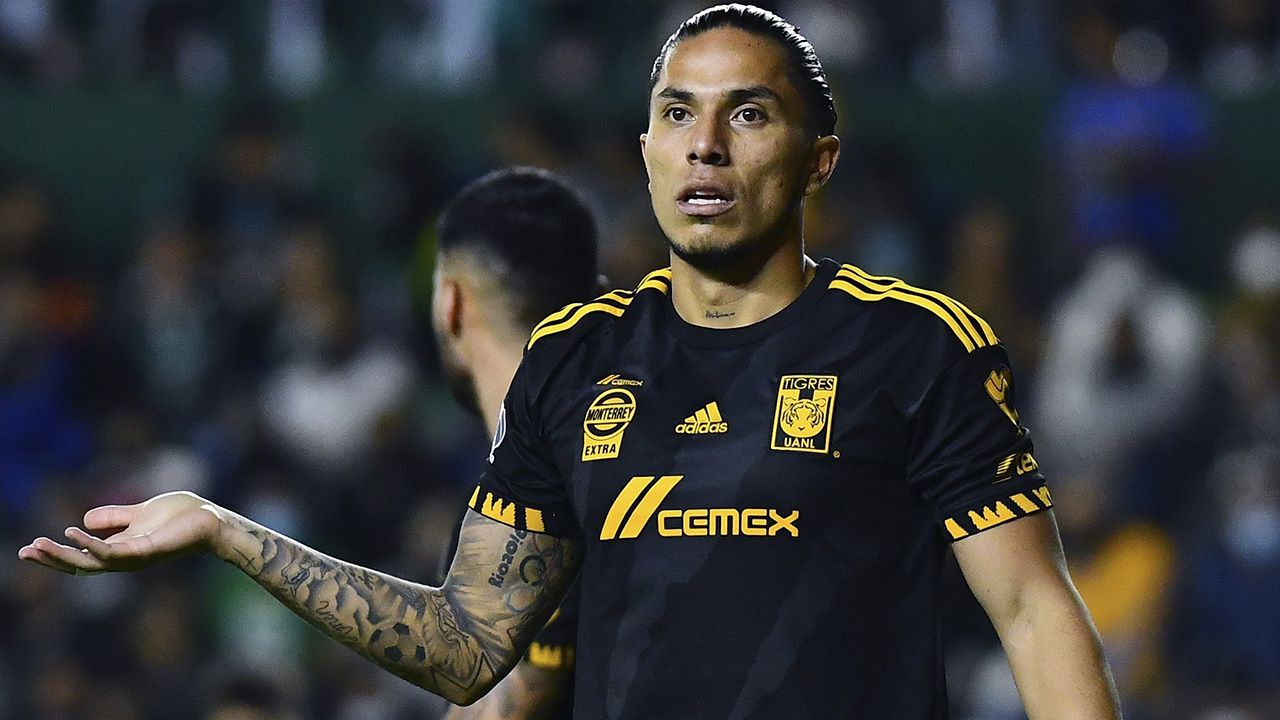 Carlos Salcedo (actualmente en Toronto): De Chivas (2015-2016) a Europa; Tigres lo repatrió en 2019
