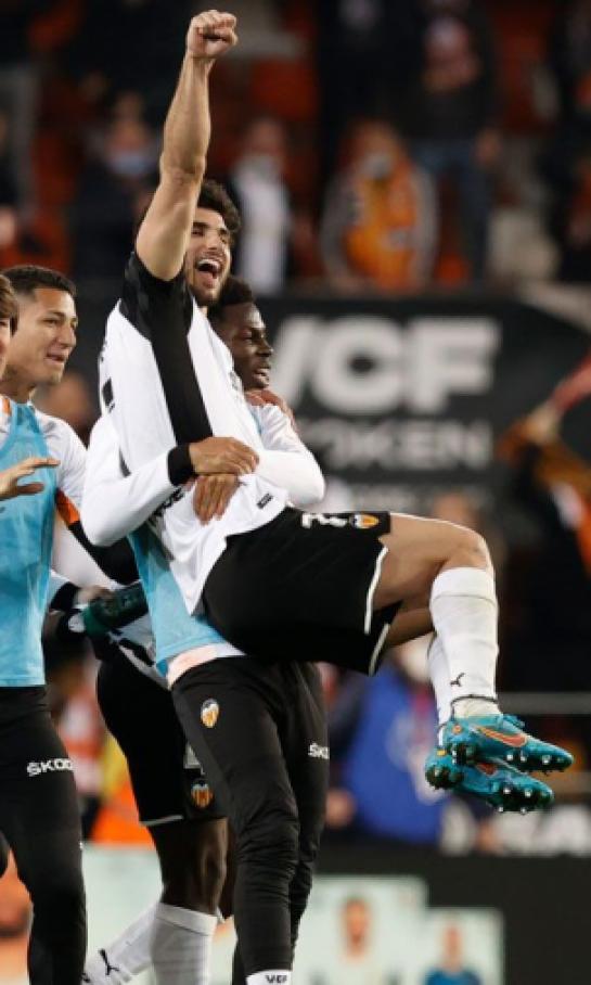Valencia derrotó al Athletic y espera rival en la final de la Copa del Rey