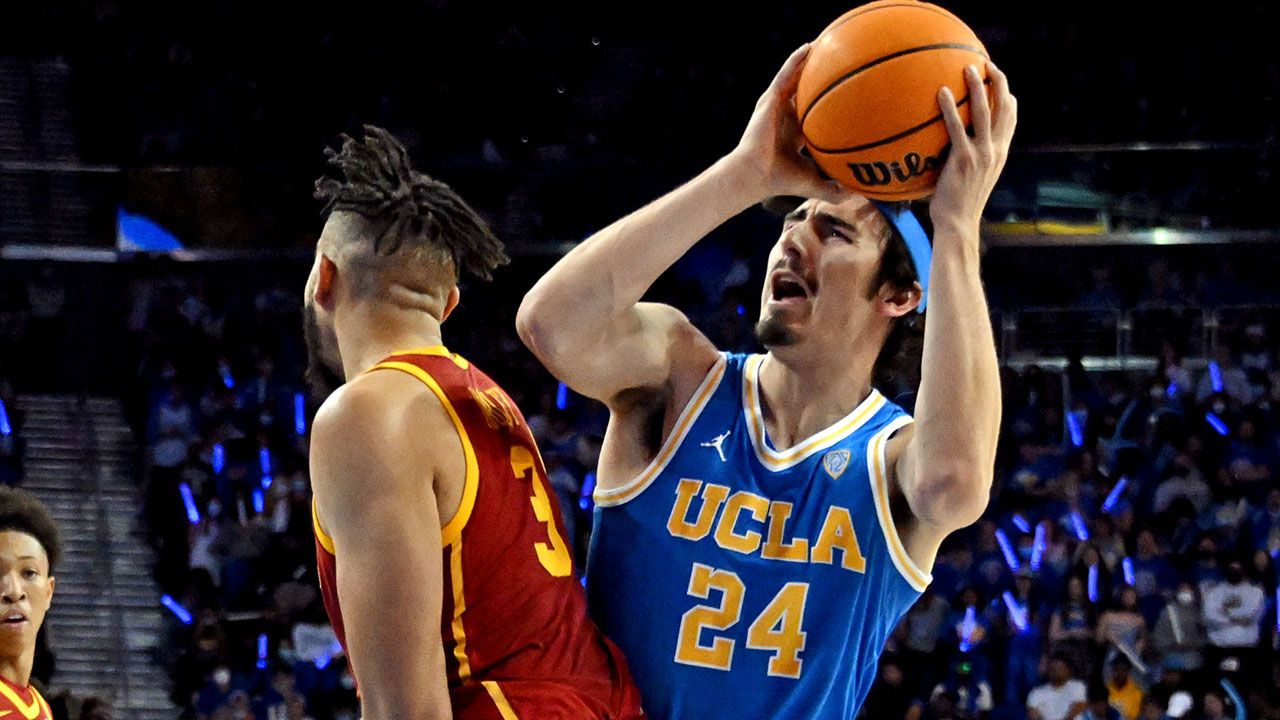 10.- UCLA
