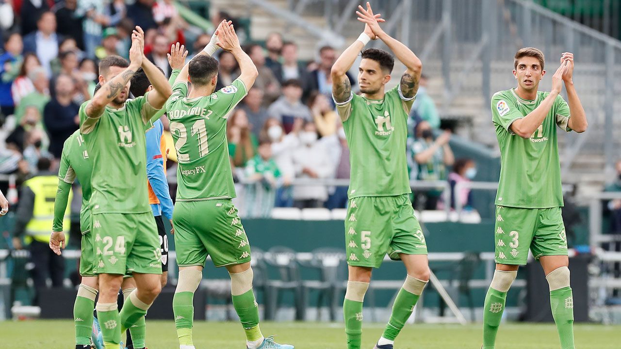 Betis le pega al Athletic y presiona a Barcelona en La Liga