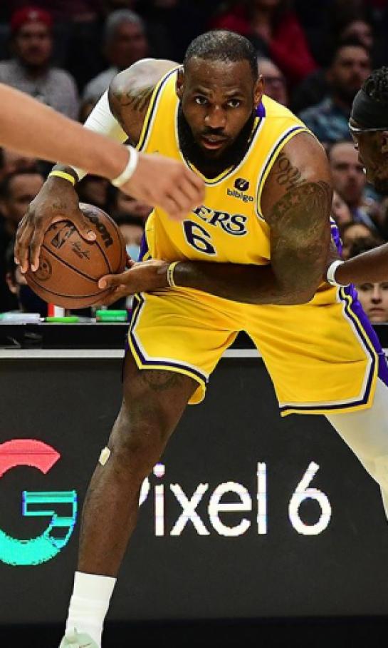 Los Lakers, ¿demasiada carga en los hombros de LeBron James?