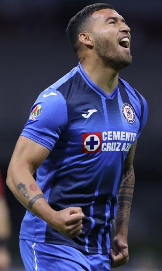 Cruz Azul fulmina a Pumas con un golazo de tijera y parece que está de regreso