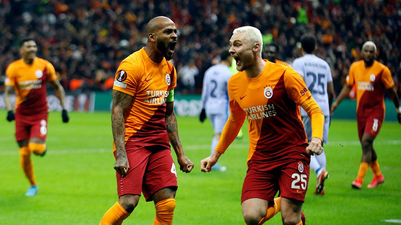 Galatasaray pega primero y deja en la lona al Barcelona