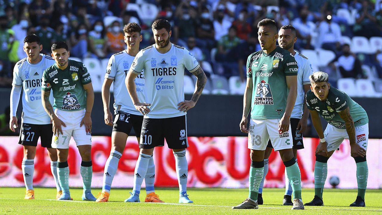 Después de que Nahuel Guzmán atajó el penal de Ángel Mena, Tigres venció 3-0 en casa de León.