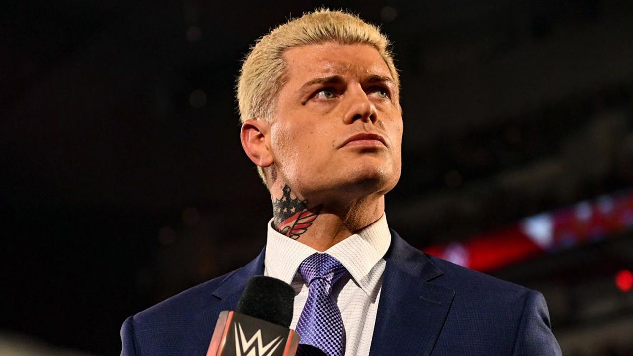 Cody Rhodes está de regreso en WWE y comenzó la tensión con Seth Rollins