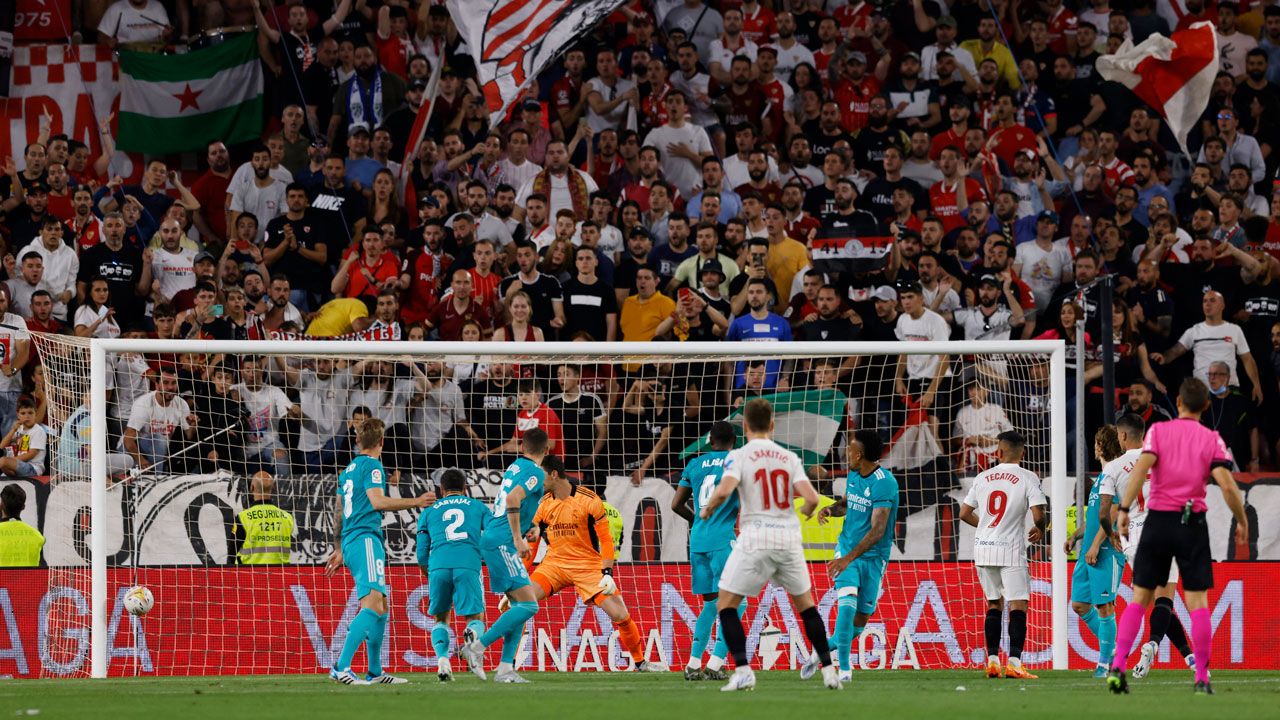 Sevilla sorprende a Real Madrid y pone La Liga al rojo vivo