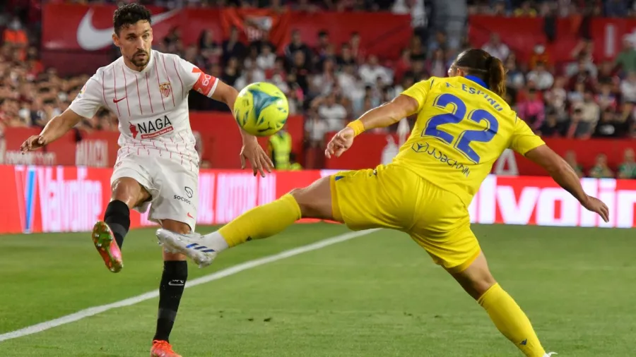 Sevilla se desmoronó y Cádiz le arrancó el empate en casa