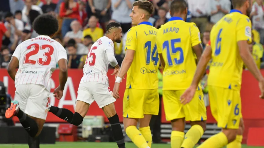 Sevilla se desmoronó y Cádiz le arrancó el empate en casa