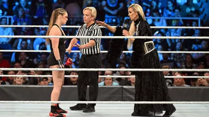 Ronda Rousey y Charlotte Flair siguen calentando su enfrentamiento