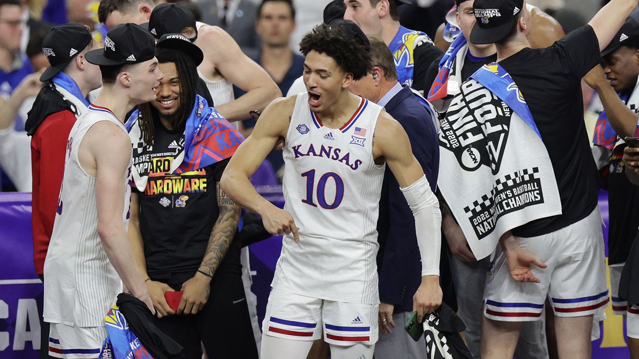 ¡Cuando se sufre se disfruta más y así festejó Kansas el título de la NCAA!