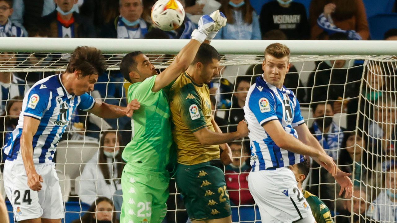 Betis se aleja de posiciones de Champions League con empate ante Real Sociedad