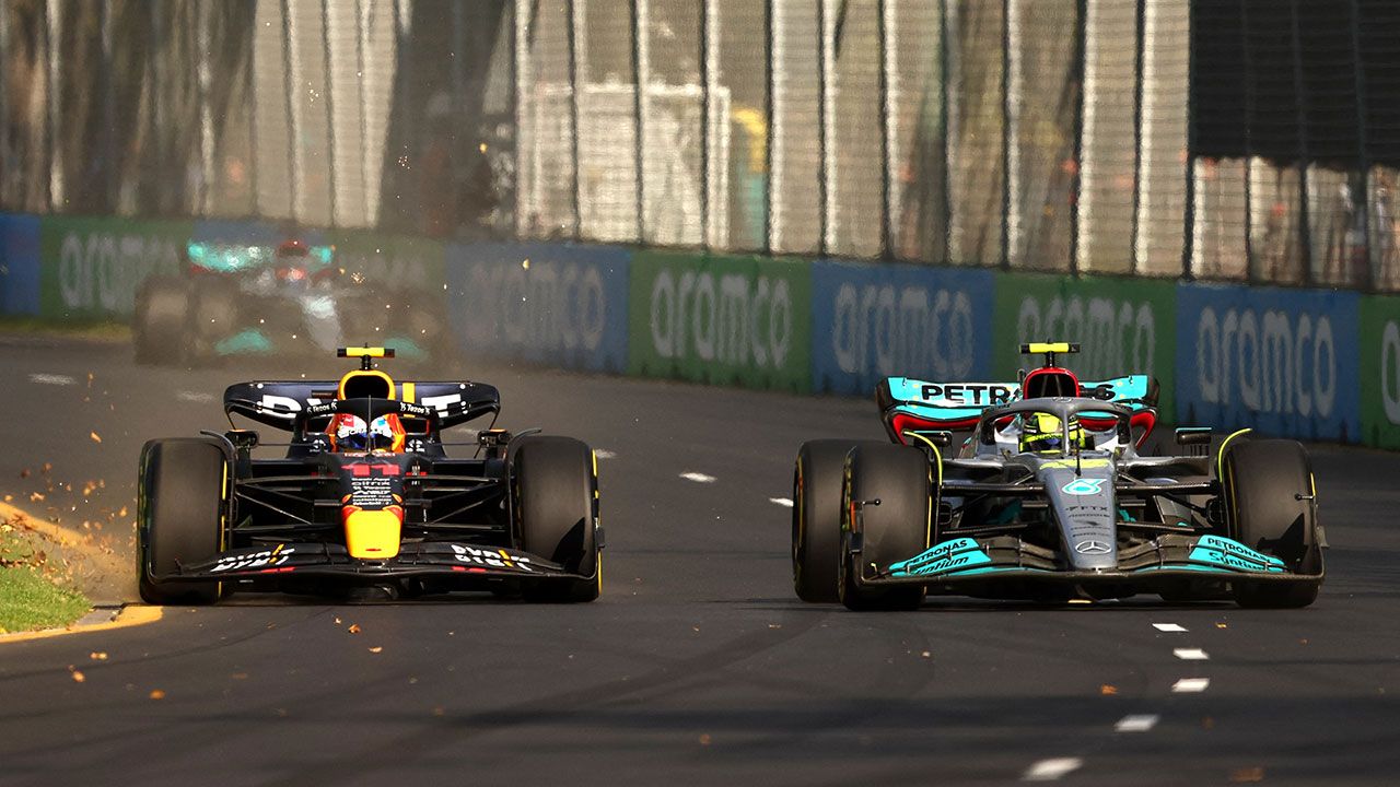 "Fue difícil, porque (el séptuple campeón mundial inglés) Lewis (Hamilton, de Mercedes, que acabaría cuarto) me pasó en el interior de la primera curva"