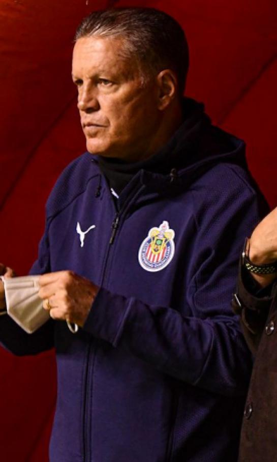 Tres técnicos despedidos y solo una Liguilla en la era Ricardo Peláez en Chivas