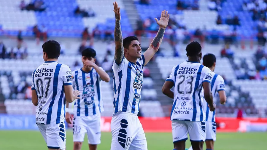 Saluden a Víctor Guzmán, el mejor goleador mexicano en la Liga MX