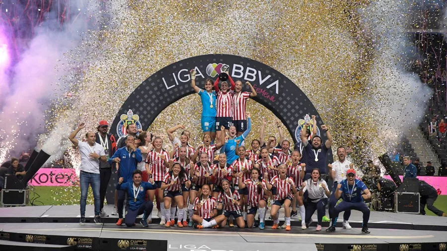 El gran festejo de Chivas, campeonas absolutas de la Liga MX