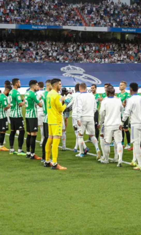 Real Madrid y Betis dieron muestra de cortesía con su doble pasillo