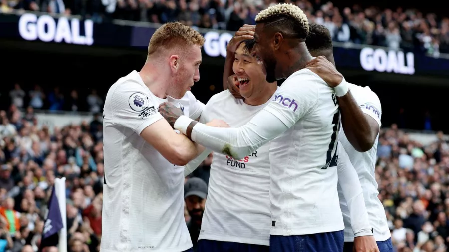Harry Kane y Heung Min Son mantienen a Tottenham en la pelea por la Champions League
