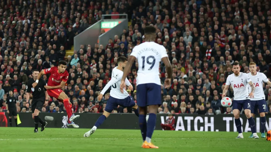 Liverpool empató con Tottenham y se alejó del título de la Premier League