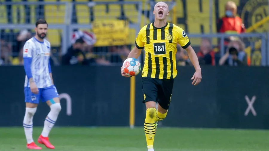 Erling Haaland se despidió de Borussia Dortmund con gol y ovación