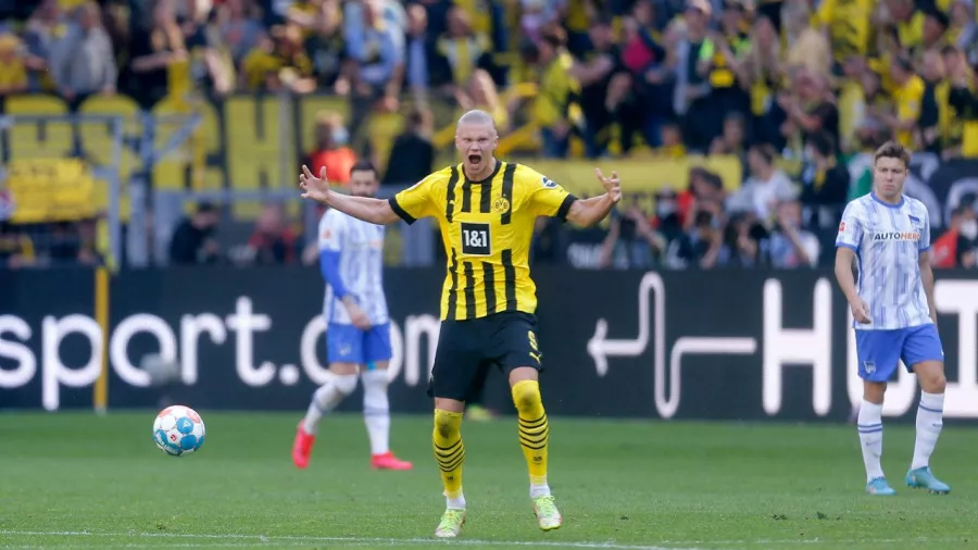 Erling Haaland se despidió de Borussia Dortmund con gol y ovación