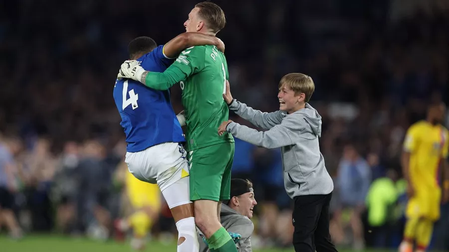 Dulce remontada y salvación del Everton