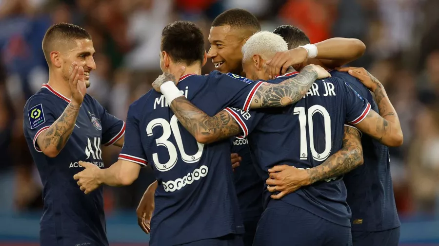 Hat-trick de Kylian Mbappé para celebrar su renovación con Paris Saint-Germain