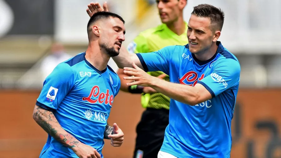 Napoli terminó la temporada goleando en la Serie A