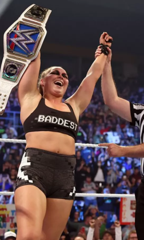 Gran defensa de Ronda Rousey ante una valiente Raquel Rodríguez